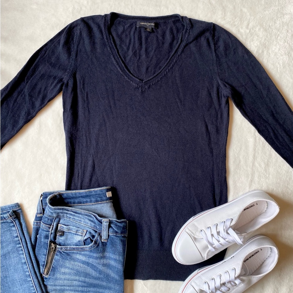Banana Republic Navy Blue V-Neck Sweater XS